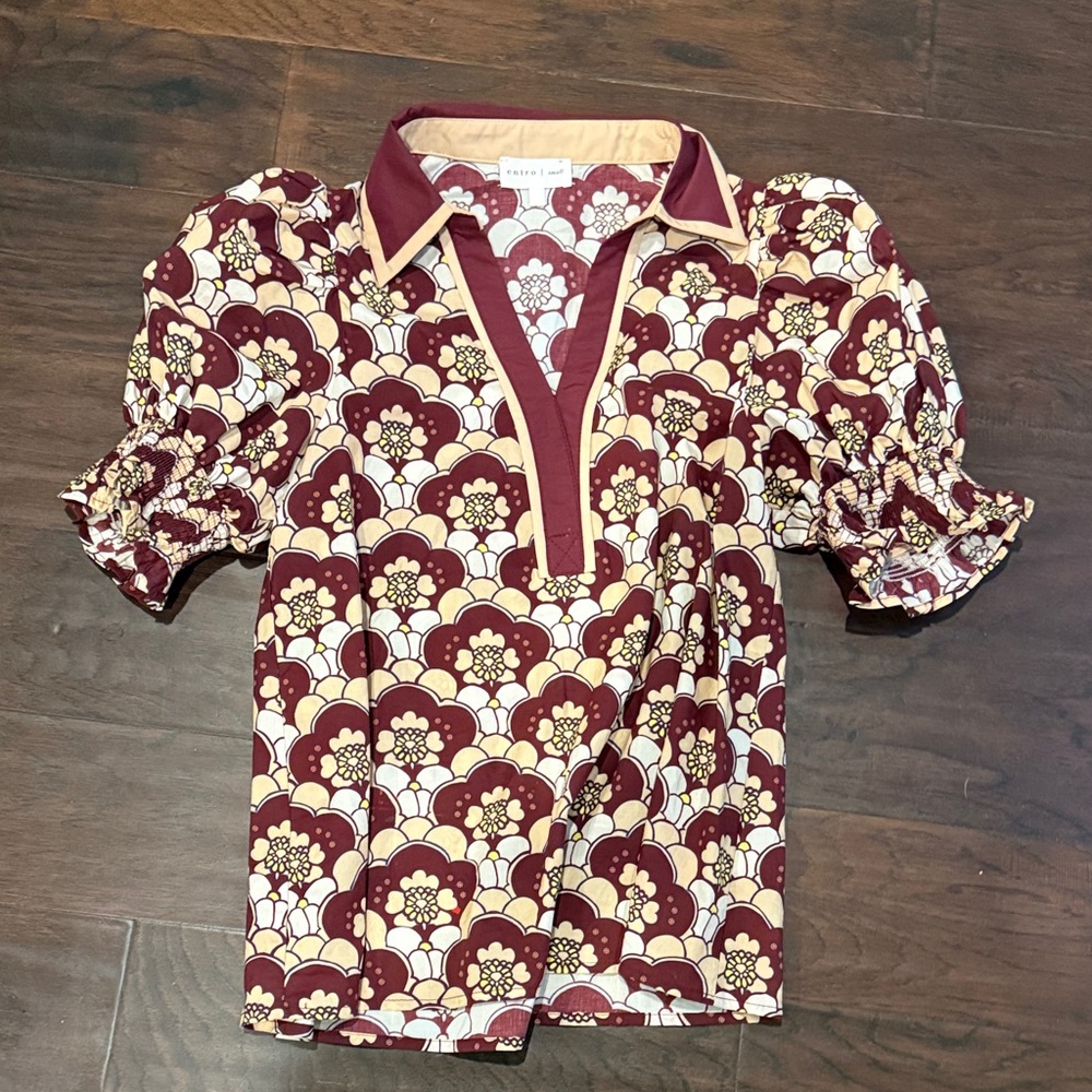 Entro Printed Puff Sleeve Polo Top in Burgundy & Cream small